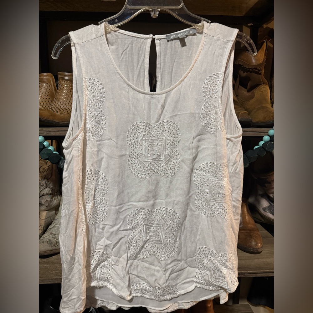 Daniel Rainn size medium